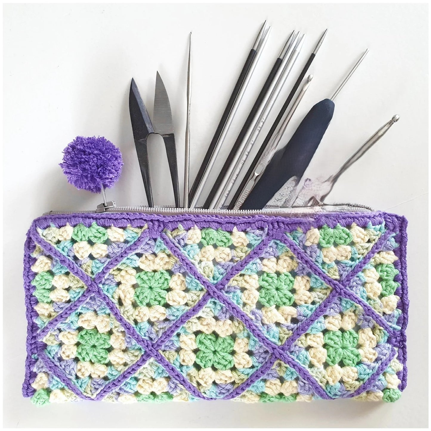GRANNY SQUARES WALLET (Crochet Pattern)